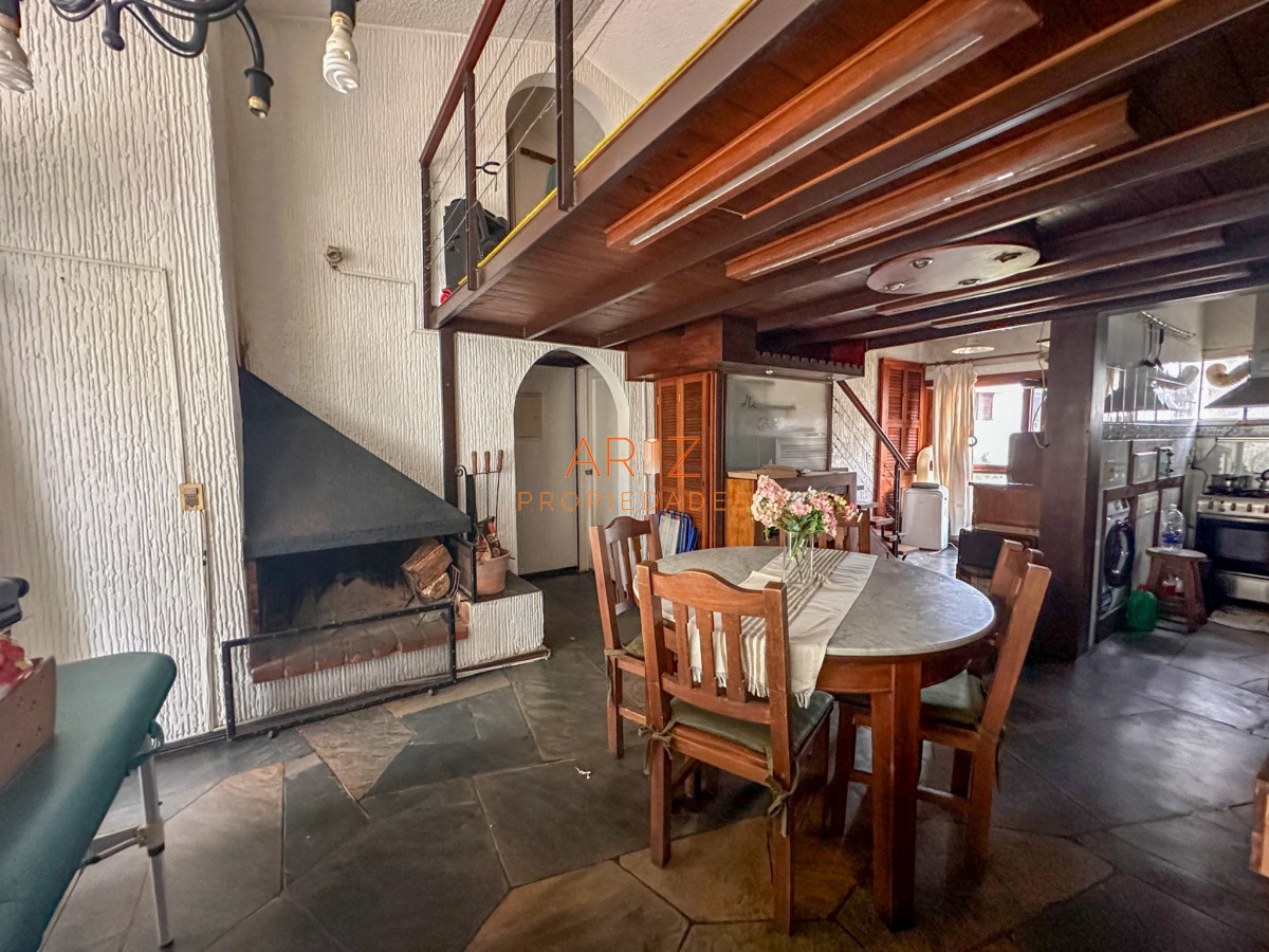 Apartamento ID.1933 - VENDO APARTAMENTO 2 DORMITORIOS Y MEDIO 2 BAÑOS TIPO DUPLEX CON DOBLE LIVING Y GRAN GUARDILLA