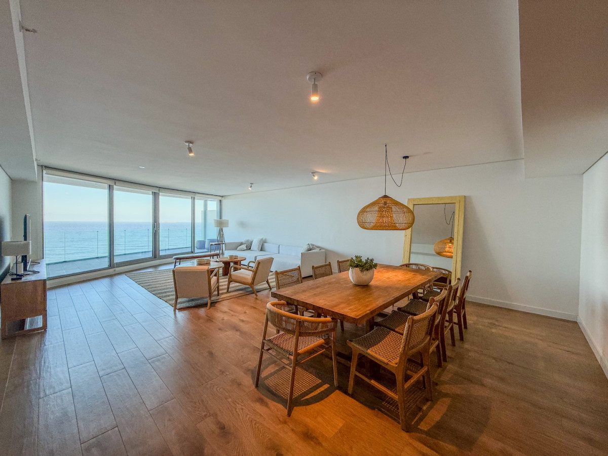 ALQUILER ANUAL 3 DORMITORIOS SUITES Y DEPENDENCIA DE SERVICIO COMPLETA PRIMERA LINEA BRAVA PUNTA DEL ESTE