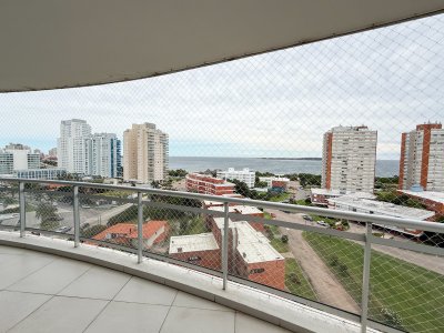 VENTA APARTAMENTO 3 DORMITORIOS EN SUITE MAS DEPENDENCIA DE SERVICIO COMPLETA AMPLIO PLAYA MANSA
