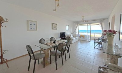 VENTA OPORTUNIDAD 2 DORMITORIOS 2 BAÑOS 1 SUITE PRIMERA LINEA PLAYA BRAVA FRENTE AL MAR AMPLIO APARTAMENTO EXCELENTE CONSTRUCCION