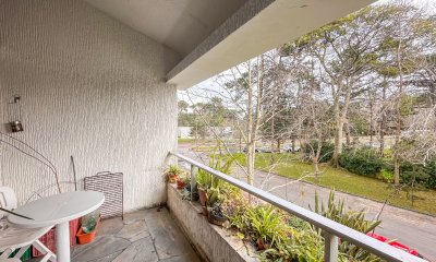 VENDO APARTAMENTO 2 DORMITORIOS Y MEDIO 2 BAÑOS TIPO DUPLEX CON DOBLE LIVING Y GRAN GUARDILLA