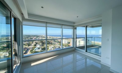 VENDO APARTAMENTO 2 DORMITORIOS y DEPENDENCIA PUNTA DEL ESTE BRAVA