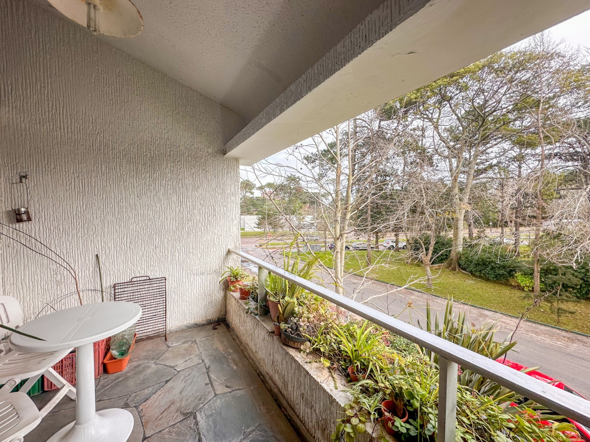 VENDO APARTAMENTO 2 DORMITORIOS Y MEDIO 2 BAÑOS TIPO DUPLEX CON DOBLE LIVING Y GRAN GUARDILLA