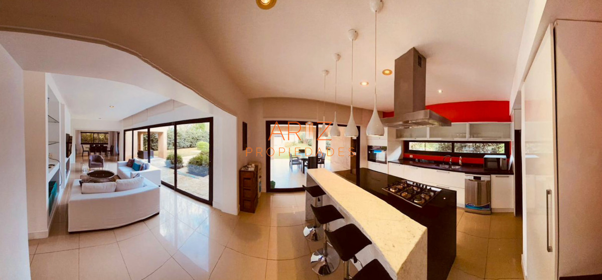 Casa ID.1796 - ALQUILER ANUAL CASA 4 DORMITORIOS EN SUITE + ESCRITORIO BARRIO PRIVADO MUY COMODA PUNTA DEL ESTE MALDONADO