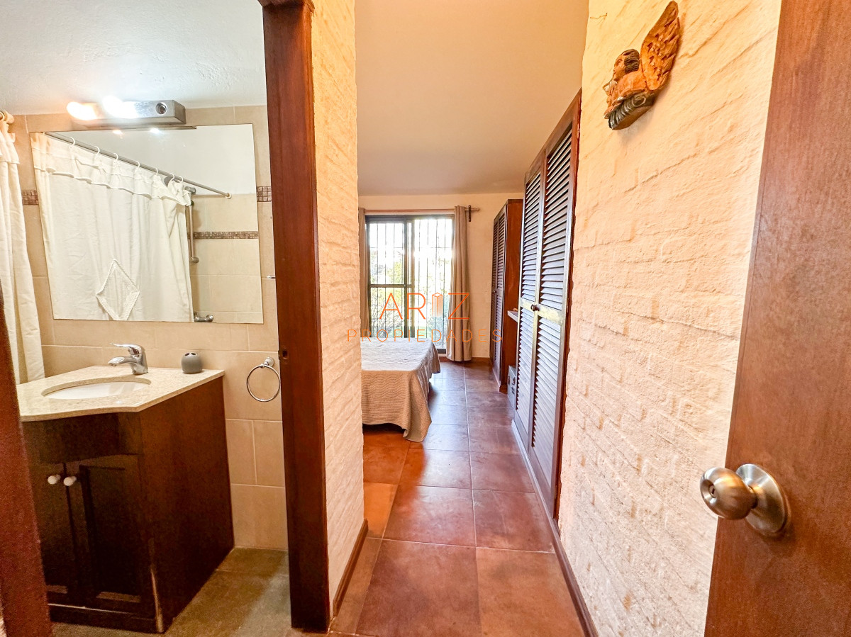 Casa ID.2020 - VENTA CASA 4 DORMITORIOS 3 BAÑOS EXCELENTE IMPECABLE ESTADO PINARES A METROS DEL MAR