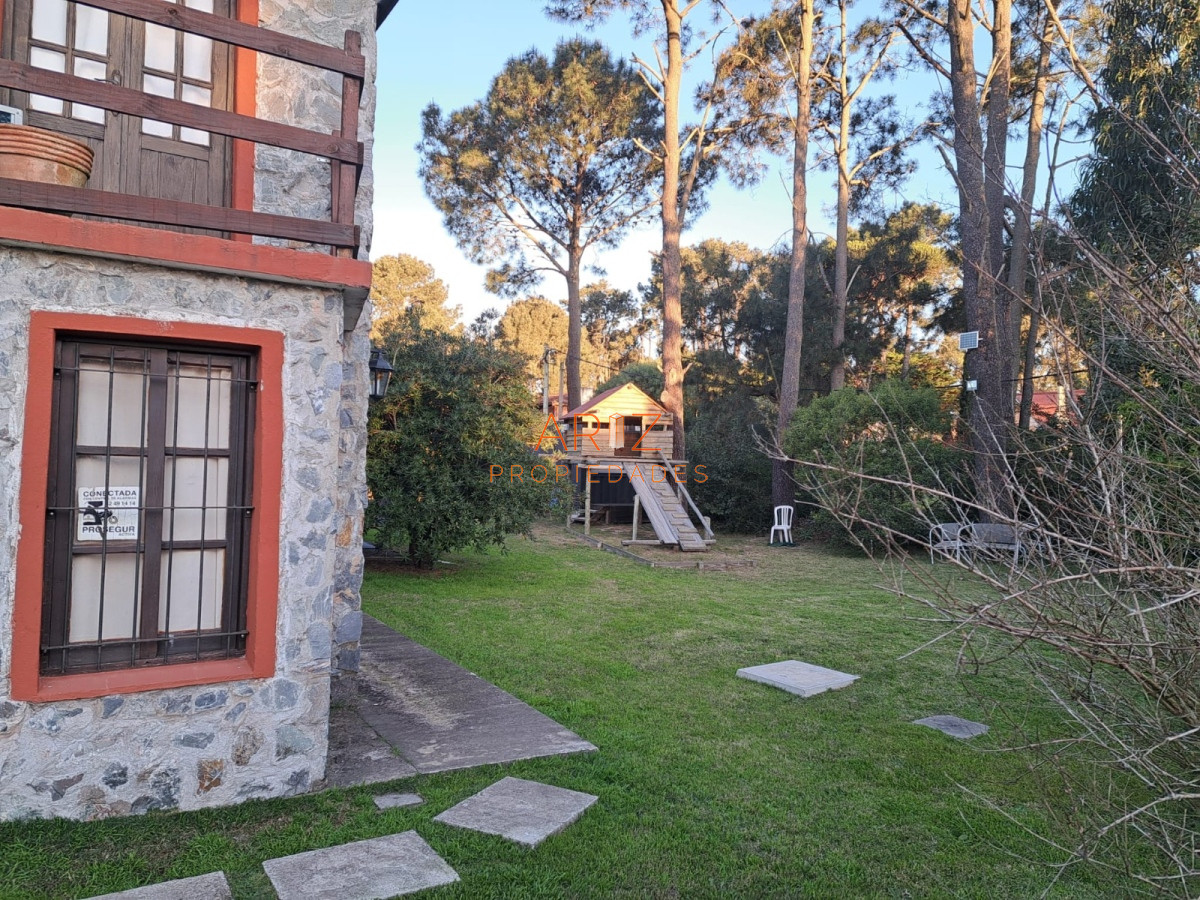 Casa ID.2099 - VENTA CASA PIEDRA 2 DORMITORIOS 2 BAÑOS MUY BIEN UBICADO PINARES PUNTA DEL ESTE