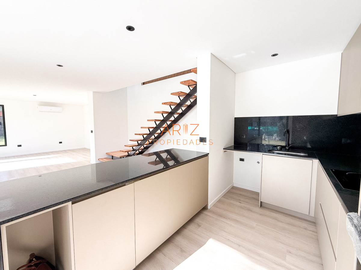Casa ID.2514 - VENTA CASA 3 DORMITORIOS  2 BAÑOS A ESTRENAR BARRIO CANTEGRIL CORDOBA PUNTA DEL ESTE 