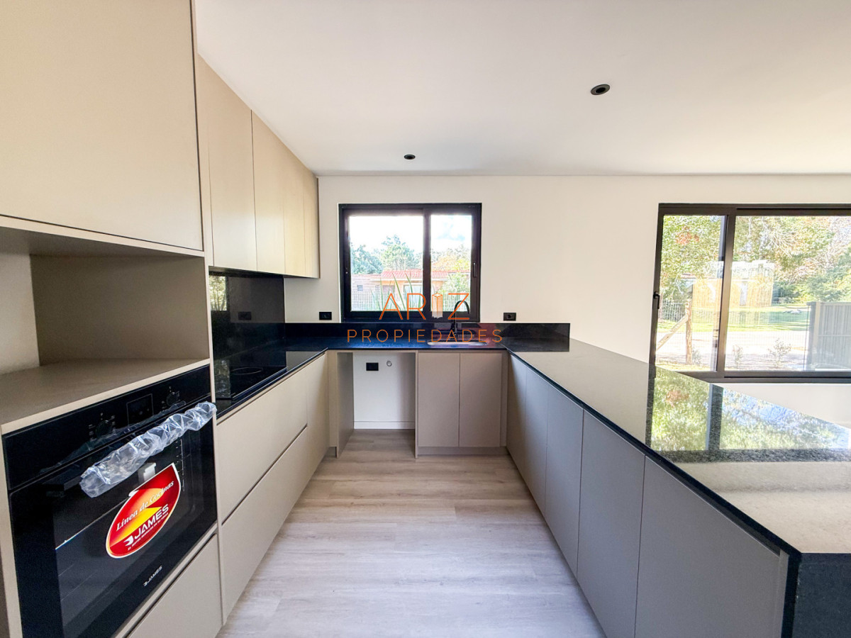 Casa ID.2515 - VENTA CASA 3 DORMITORIOS  2 BAÑOS A ESTRENAR BARRIO CANTEGRIL CORDOBA PUNTA DEL ESTE 