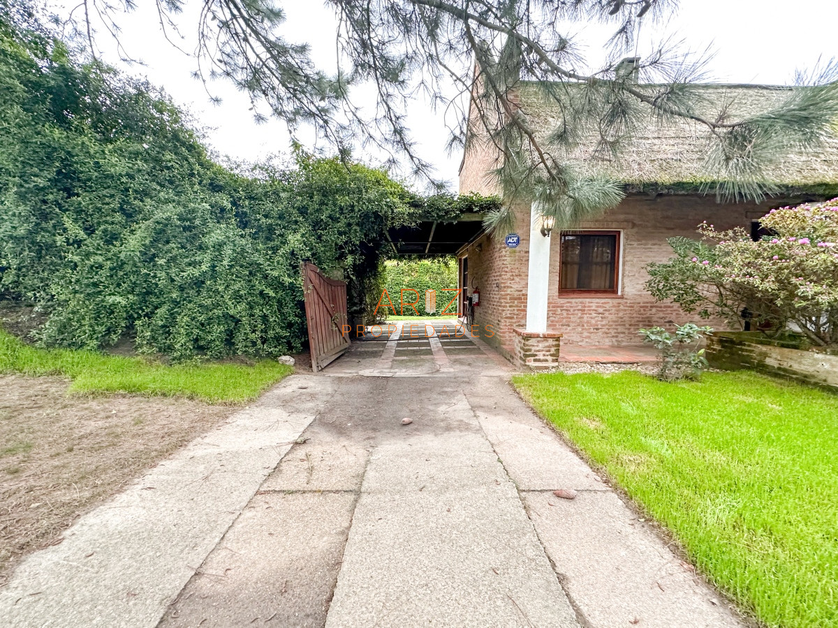 Casa ID.2059 - ALQUILER ANUAL CASA 3 DORMITORIOS 2 BAÑOS QUINCHO MUY LINDA PREPARADA PARA TODO EL AÑO MANSA CANTEGRIL PUNTA DEL ESTE