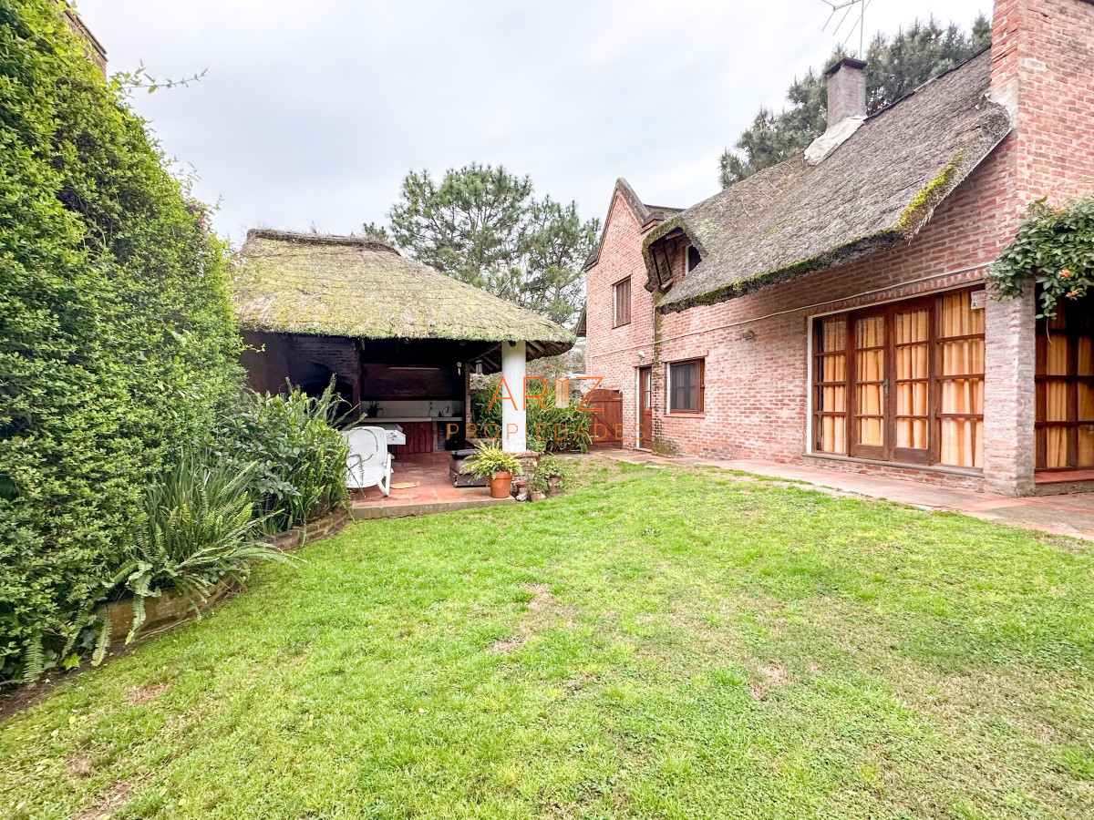 Casa ID.2059 - ALQUILER ANUAL CASA 3 DORMITORIOS 2 BAÑOS QUINCHO MUY LINDA PREPARADA PARA TODO EL AÑO MANSA CANTEGRIL PUNTA DEL ESTE