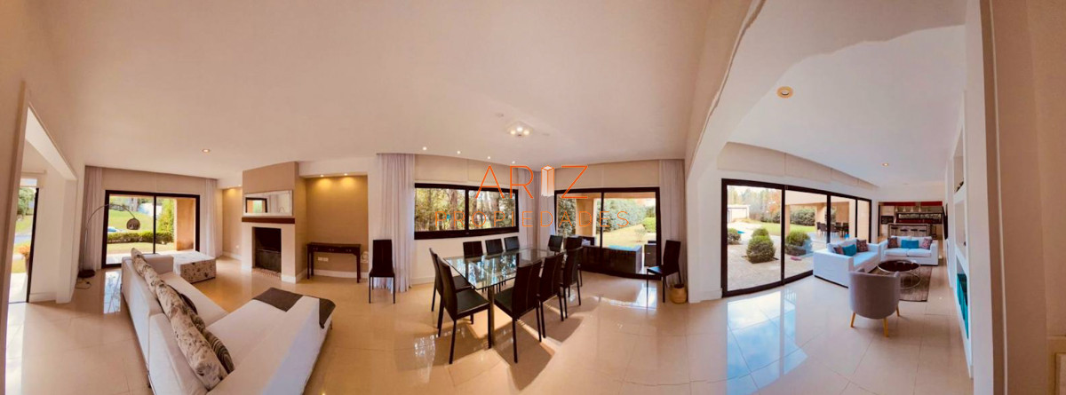 Casa ID.1796 - ALQUILER ANUAL CASA 4 DORMITORIOS EN SUITE + ESCRITORIO BARRIO PRIVADO MUY COMODA PUNTA DEL ESTE MALDONADO