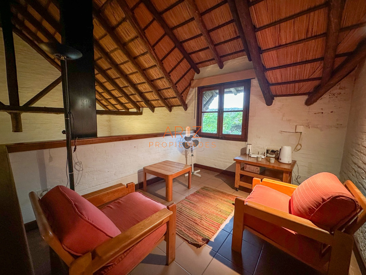 Casa ID.2059 - ALQUILER ANUAL CASA 3 DORMITORIOS 2 BAÑOS QUINCHO MUY LINDA PREPARADA PARA TODO EL AÑO MANSA CANTEGRIL PUNTA DEL ESTE