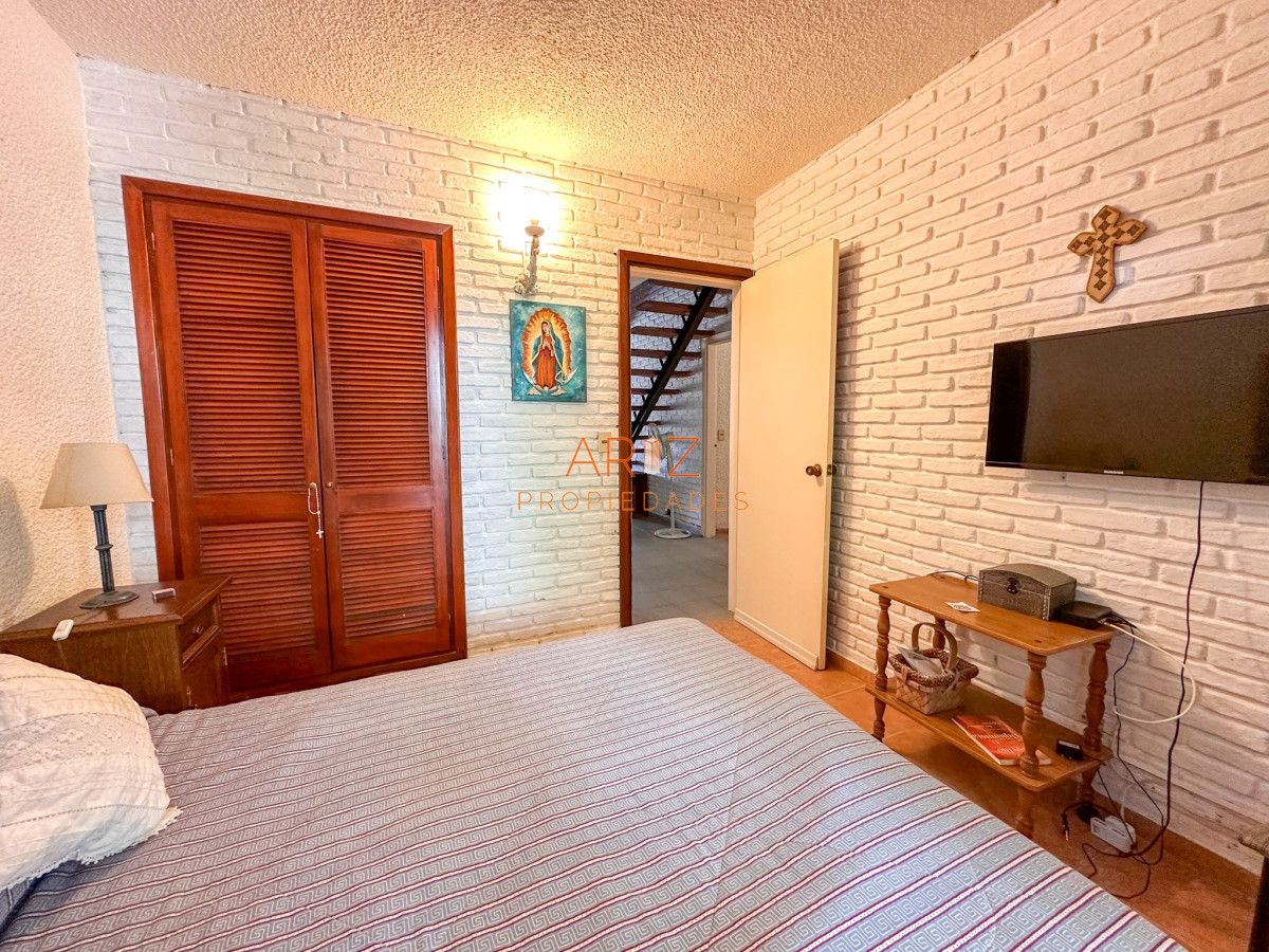 Casa ID.2038 - ALQUILER TEMPORADA PUNTA DEL ESTE CASA 4 DORMITORIOS 3 BAÑOS PARA 14 PERSONAS IMPERDIBLE A 2 CUADRAS DEL MAR MANSA 