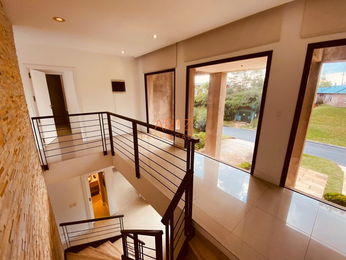 Casa ID.1796 - ALQUILER ANUAL CASA 4 DORMITORIOS EN SUITE + ESCRITORIO BARRIO PRIVADO MUY COMODA PUNTA DEL ESTE MALDONADO
