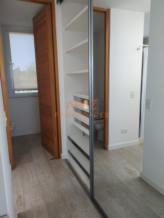Casa ID.1248 - VENDO CASA 5 DORMITORIOS PRIMERA LINEA MANSA 