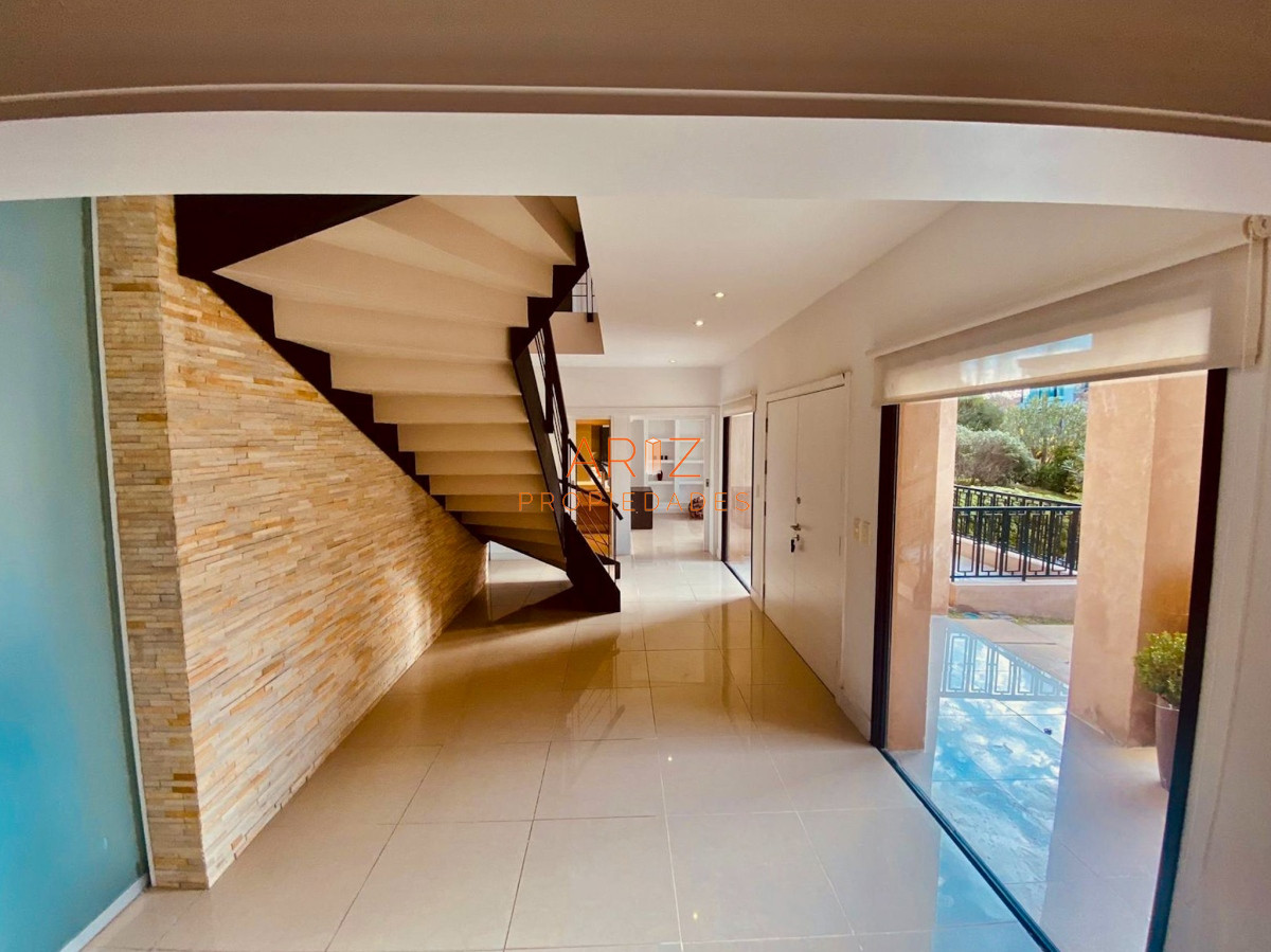 Casa ID.1796 - ALQUILER ANUAL CASA 4 DORMITORIOS EN SUITE + ESCRITORIO BARRIO PRIVADO MUY COMODA PUNTA DEL ESTE MALDONADO