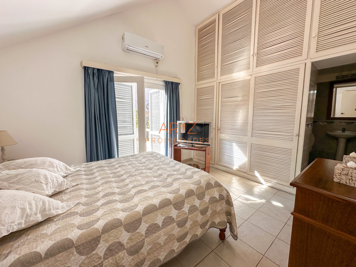 Casa ID.2038 - ALQUILER TEMPORADA PUNTA DEL ESTE CASA 4 DORMITORIOS 3 BAÑOS PARA 14 PERSONAS IMPERDIBLE A 2 CUADRAS DEL MAR MANSA 