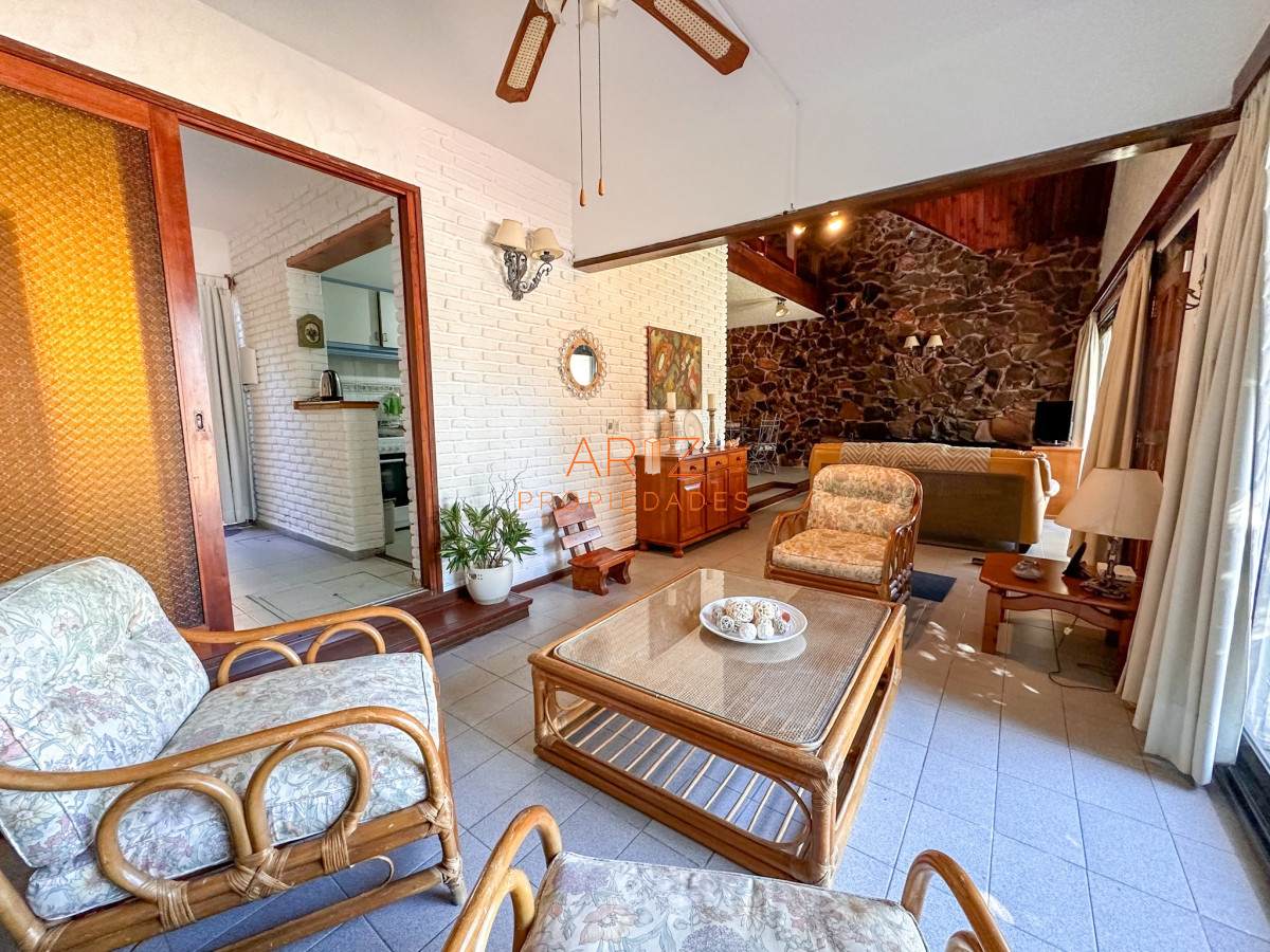Casa ID.2038 - ALQUILER TEMPORADA PUNTA DEL ESTE CASA 4 DORMITORIOS 3 BAÑOS PARA 14 PERSONAS IMPERDIBLE A 2 CUADRAS DEL MAR MANSA 