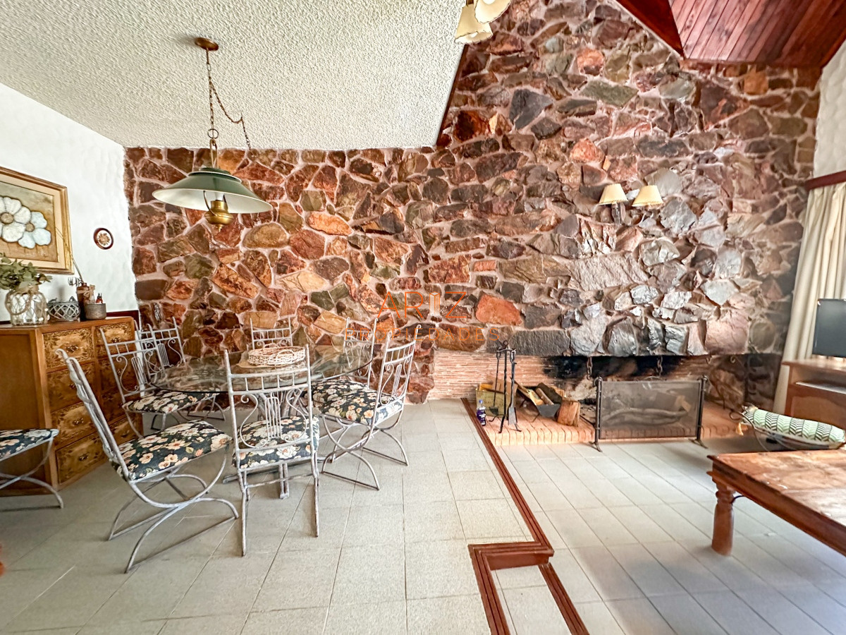 Casa ID.2038 - ALQUILER TEMPORADA PRIMERA QUINCENA ENERO PUNTA DEL ESTE CASA 4 DORMITORIOS 3 BAÑOS PARA 14 PERSONAS IMPERDIBLE A 2 CUADRAS DEL MAR MANSA 