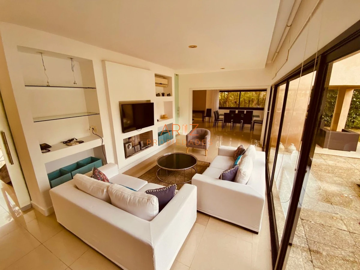 Casa ID.1796 - VENTA Y ALQUILER ANUAL CASA 4 DORMITORIOS EN SUITE + ESCRITORIO BARRIO PRIVADO MUY COMODA PUNTA DEL ESTE MALDONADO