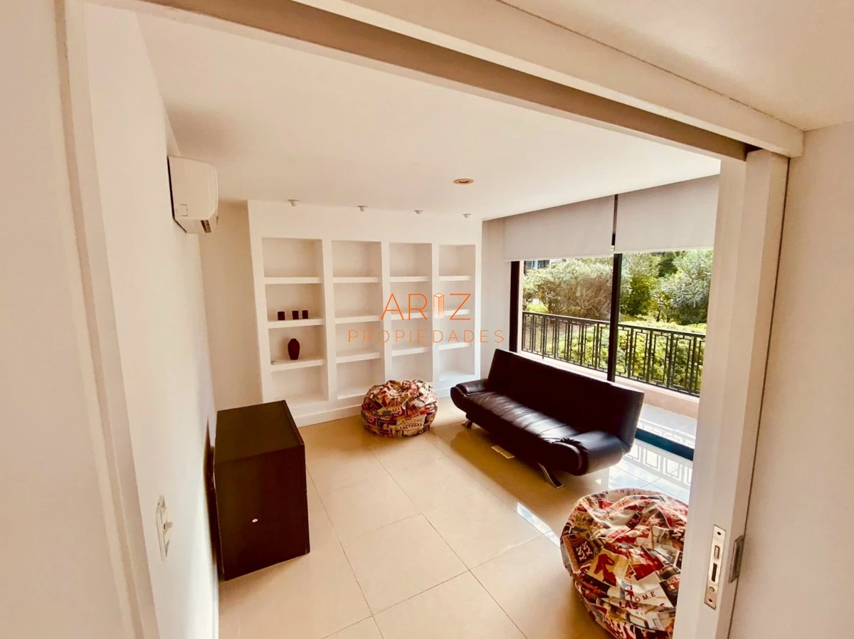 Casa ID.1796 - VENTA Y ALQUILER ANUAL CASA 4 DORMITORIOS EN SUITE + ESCRITORIO BARRIO PRIVADO MUY COMODA PUNTA DEL ESTE MALDONADO