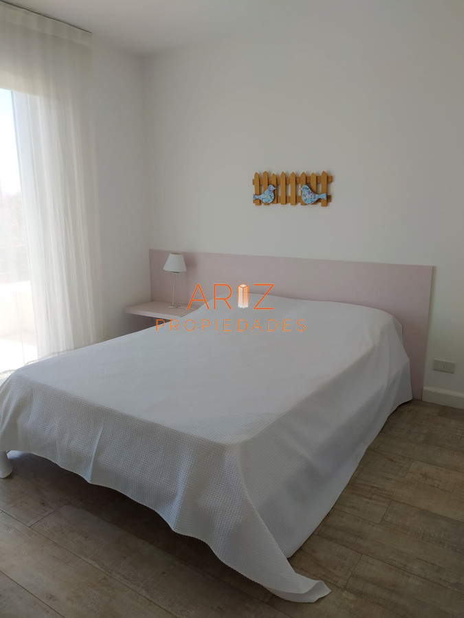 Casa ID.1248 - VENDO CASA 5 DORMITORIOS PRIMERA LINEA MANSA 
