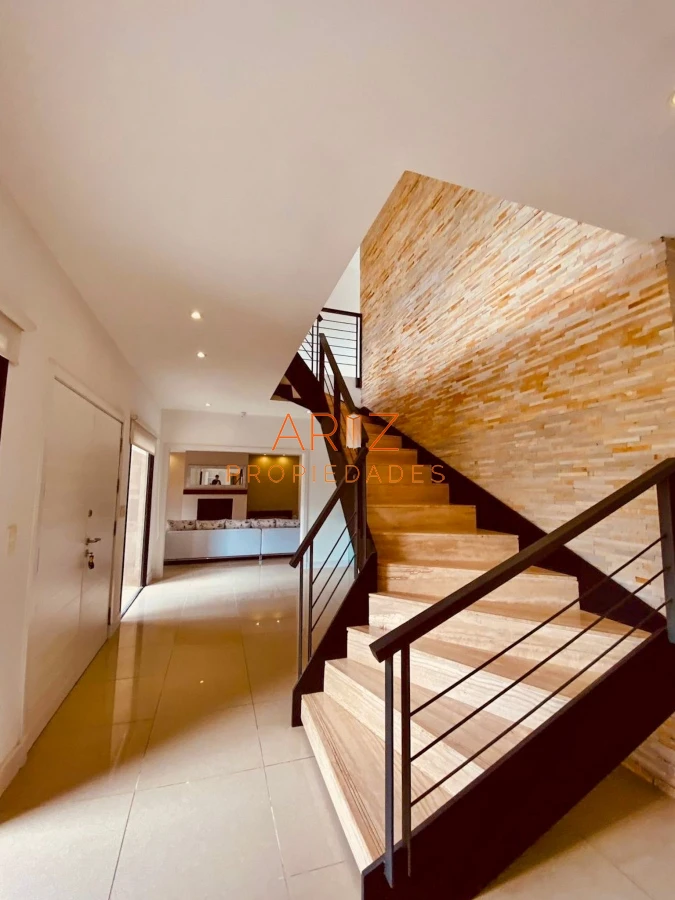 Casa ID.1796 - VENTA Y ALQUILER ANUAL CASA 4 DORMITORIOS EN SUITE + ESCRITORIO BARRIO PRIVADO MUY COMODA PUNTA DEL ESTE MALDONADO