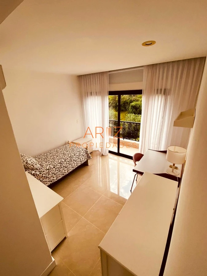 Casa ID.1796 - VENTA Y ALQUILER ANUAL CASA 4 DORMITORIOS EN SUITE + ESCRITORIO BARRIO PRIVADO MUY COMODA PUNTA DEL ESTE MALDONADO