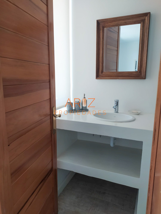 Casa ID.1248 - VENDO CASA 5 DORMITORIOS PRIMERA LINEA MANSA 