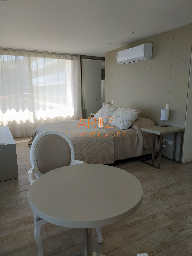 Casa ID.1248 - VENDO CASA 5 DORMITORIOS PRIMERA LINEA MANSA 