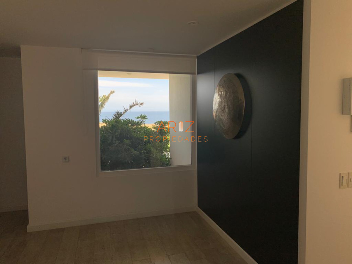 Casa ID.1248 - VENDO CASA 5 DORMITORIOS PRIMERA LINEA MANSA 