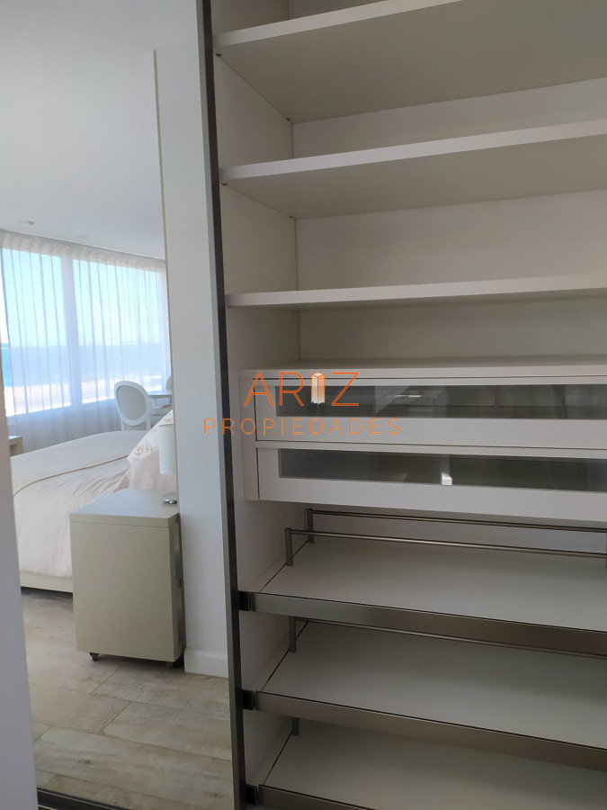 Casa ID.1248 - VENDO CASA 5 DORMITORIOS PRIMERA LINEA MANSA 