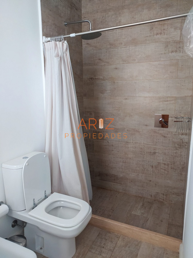 Casa ID.1248 - VENDO CASA 5 DORMITORIOS PRIMERA LINEA MANSA 