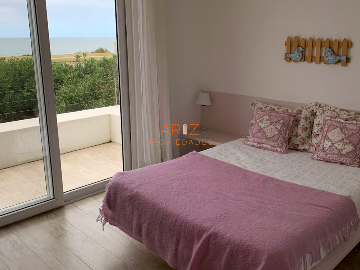 Casa ID.1248 - VENDO CASA 5 DORMITORIOS PRIMERA LINEA MANSA 