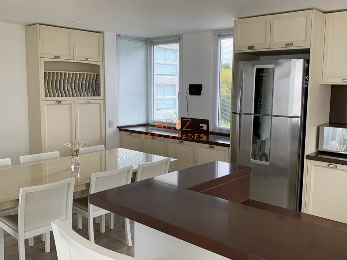 Casa ID.1248 - VENDO CASA 5 DORMITORIOS PRIMERA LINEA MANSA 