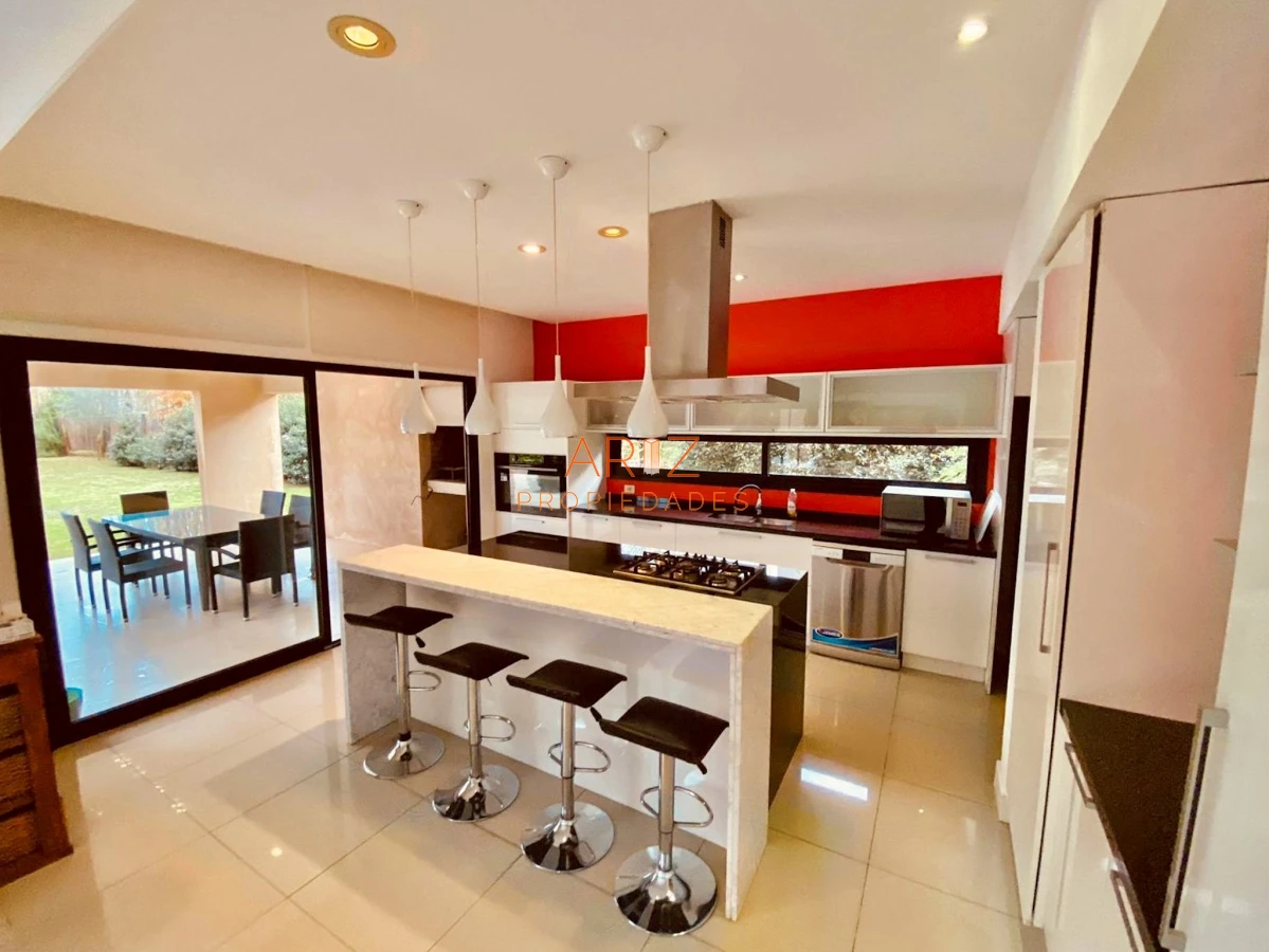 Casa ID.1796 - VENTA Y ALQUILER ANUAL CASA 4 DORMITORIOS EN SUITE + ESCRITORIO BARRIO PRIVADO MUY COMODA PUNTA DEL ESTE MALDONADO