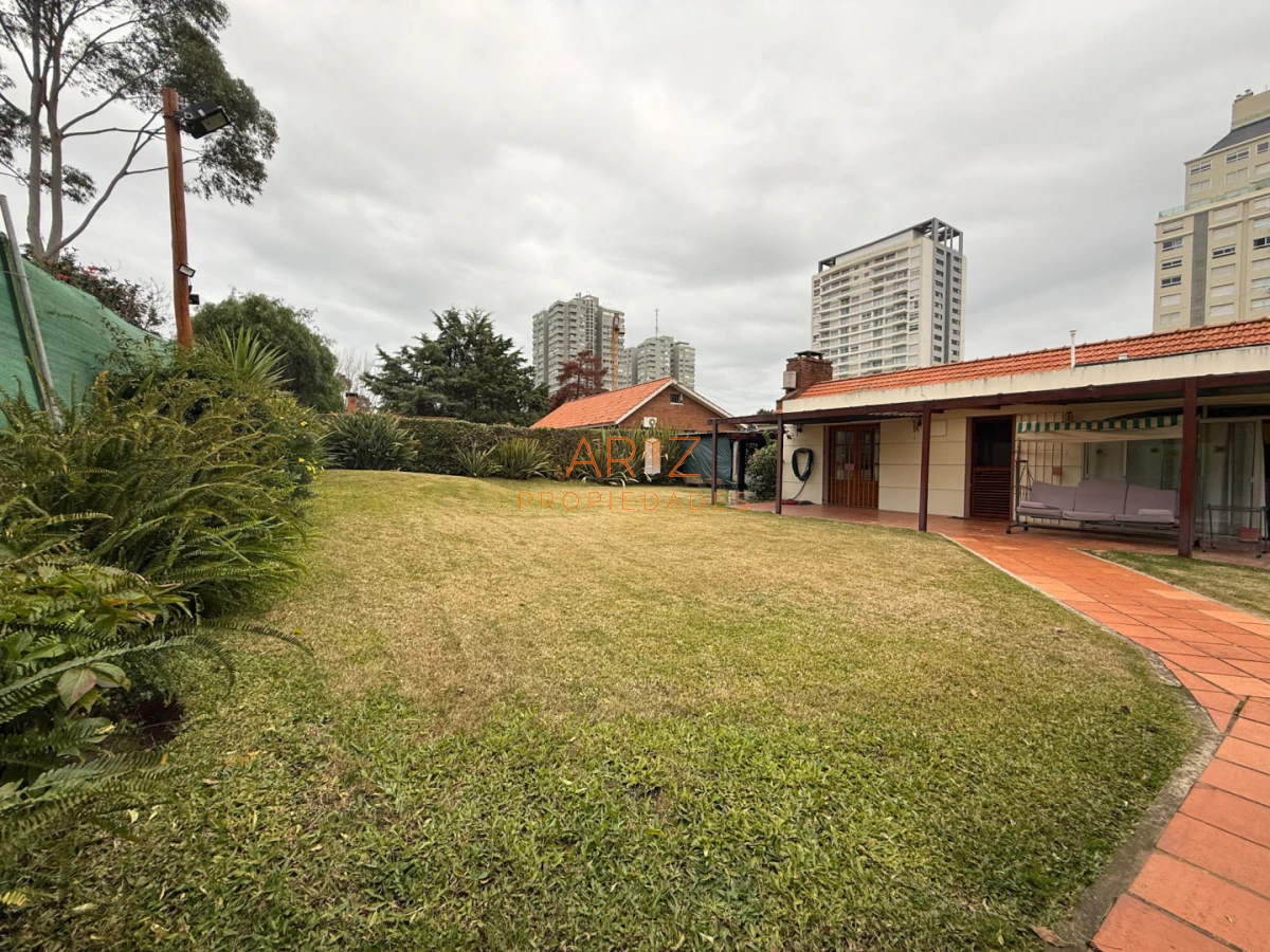 Casa ID.2530 - ALQUILER ANUAL AMPLIA CASA 3 DORMITORIOS 2 BAÑOS CANTEGRIL PUNTA DEL ESTE EXCELENTE CONSTRUCCION 