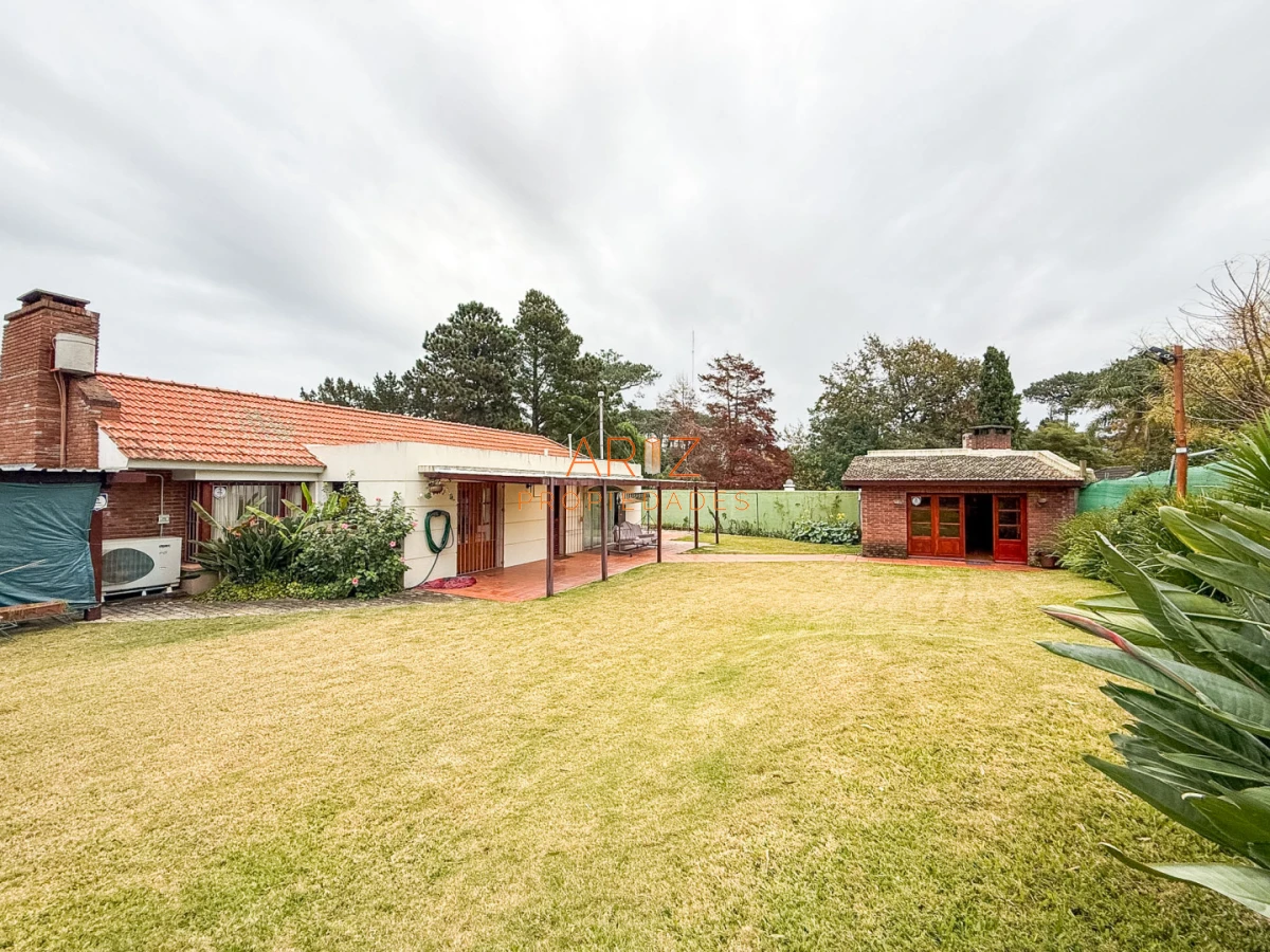 Casa ID.2530 - ALQUILER ANUAL AMPLIA CASA 3 DORMITORIOS 2 BAÑOS CANTEGRIL PUNTA DEL ESTE EXCELENTE CONSTRUCCION 