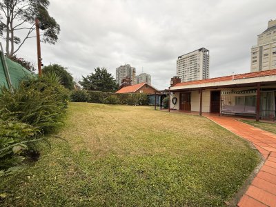 ALQUILER ANUAL AMPLIA CASA 3 DORMITORIOS 2 BAÑOS CANTEGRIL PUNTA DEL ESTE EXCELENTE CONSTRUCCION 