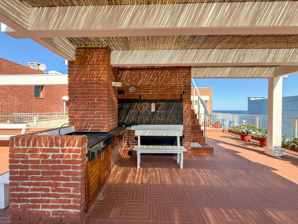 Apartamento ID.2324 - VENTA APARTAMENTO PRIMERA LINEA SEMI PISO PLANTA BAJA ESTILO CASA PENINSULA 3 DORMITORIOS Y MEDIO PUNTA DEL ESTE