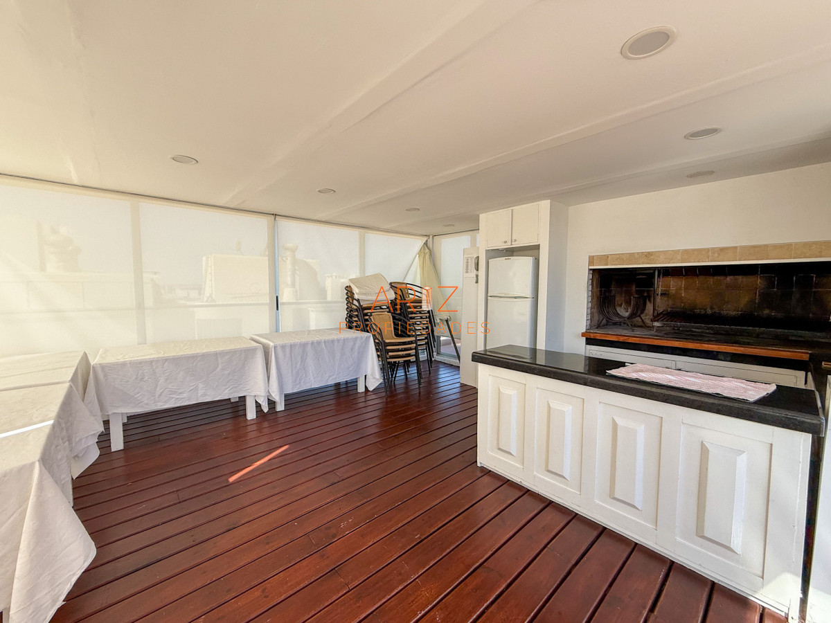 Apartamento ID.2324 - VENTA APARTAMENTO PRIMERA LINEA SEMI PISO PLANTA BAJA ESTILO CASA PENINSULA 3 DORMITORIOS Y MEDIO PUNTA DEL ESTE