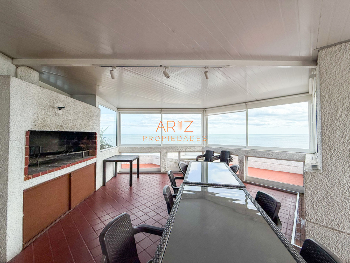 Apartamento ID.2510 - VENTA APARTAMENTO 2 DORMITORIOS 2 BAÑOS PRIMERA LINEA PLAYA MANSA VISTA LATERAL AL MAR