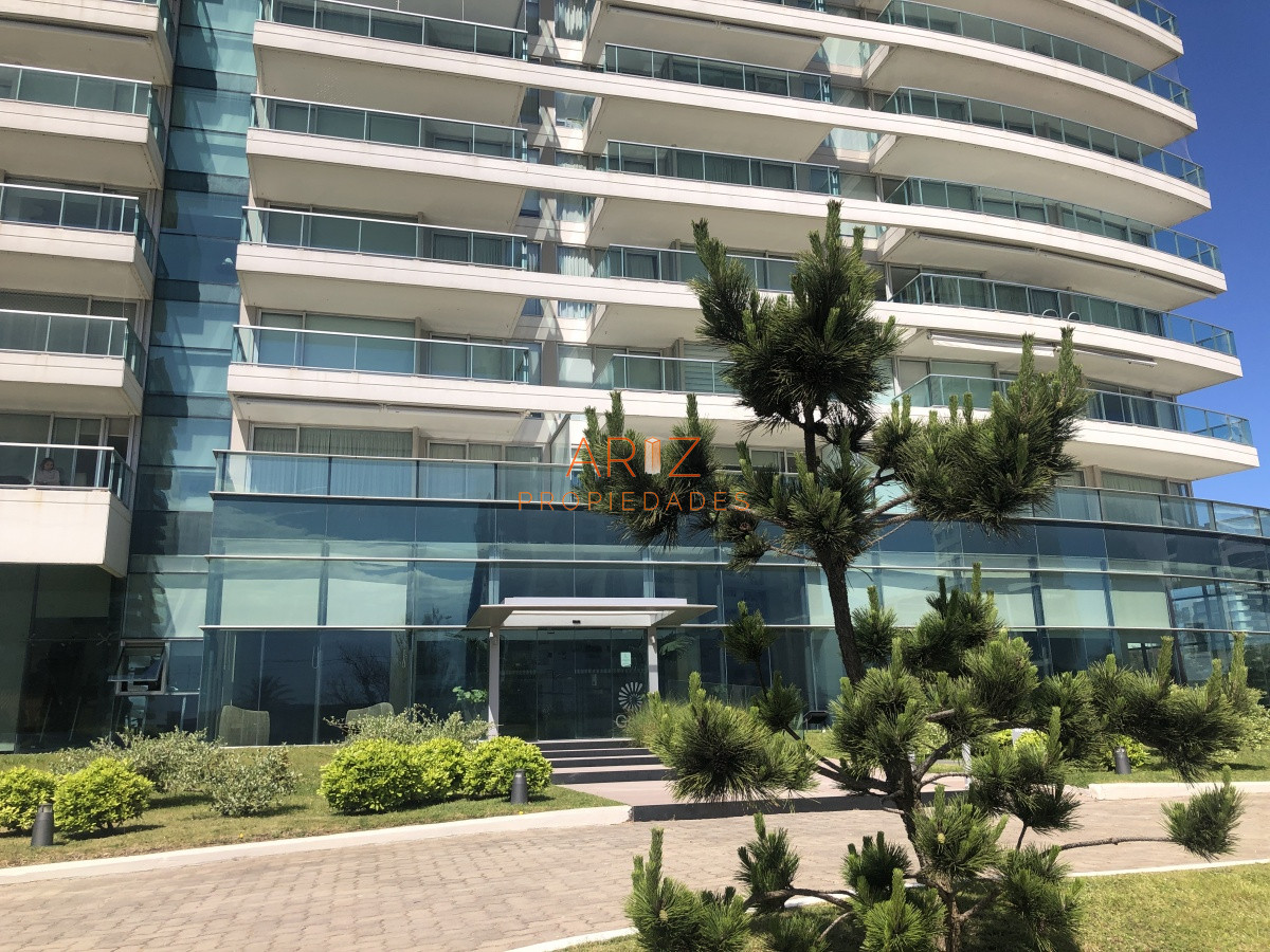 Apartamento ID.2326 - VENTA APARTAMENTO 3 DORMITORIOS EN SUITE + TOILETTE PISO ALTO SEGUNDA LINEA VISTA A LA MANSA 