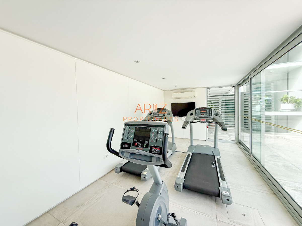Apartamento ID.2342 - VENTA APARTAMENTO PRIMERA LINEA BRAVA 4 DORMITORIOS Y SERVICIO COMPLETO GRAN PLANTA VISTA DIRECTA A LA BRAVA