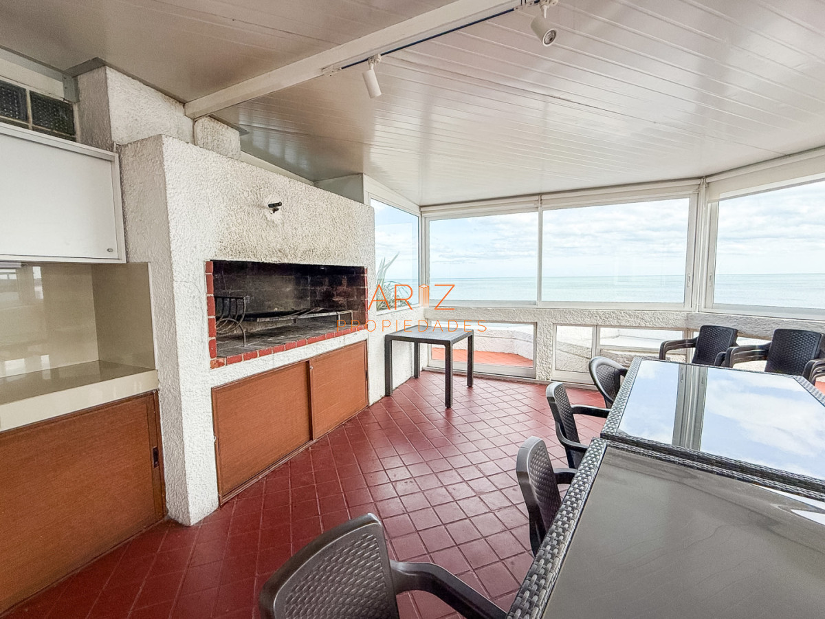 Apartamento ID.2510 - VENTA APARTAMENTO 2 DORMITORIOS 2 BAÑOS PRIMERA LINEA PLAYA MANSA VISTA LATERAL AL MAR