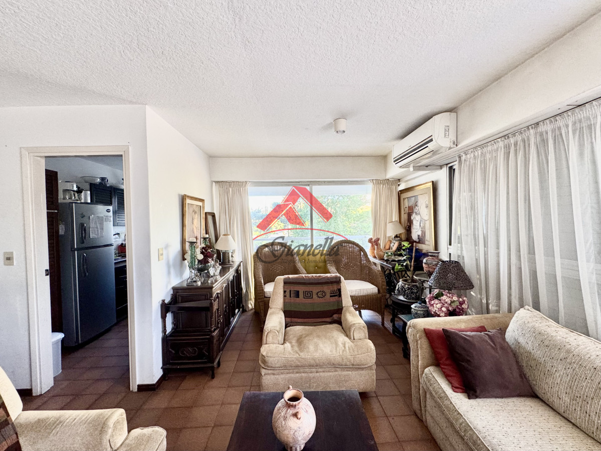 Apartamento ID.2238 - Apartamento de 2 dormitorios y 2 baños en venta