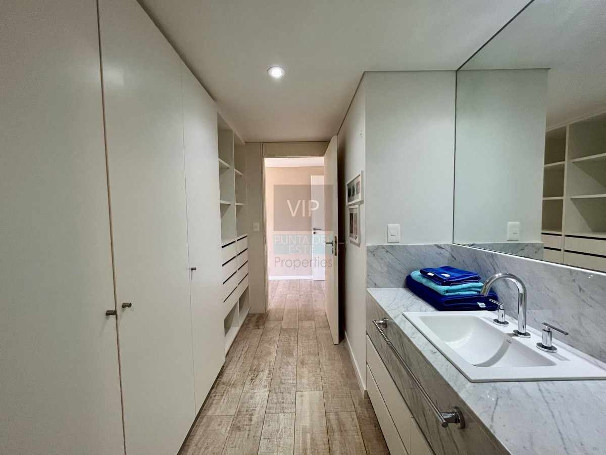 Apartamento ID.2640 - Exclusivo departamento en venta frente a playa mansa- Punta del Este