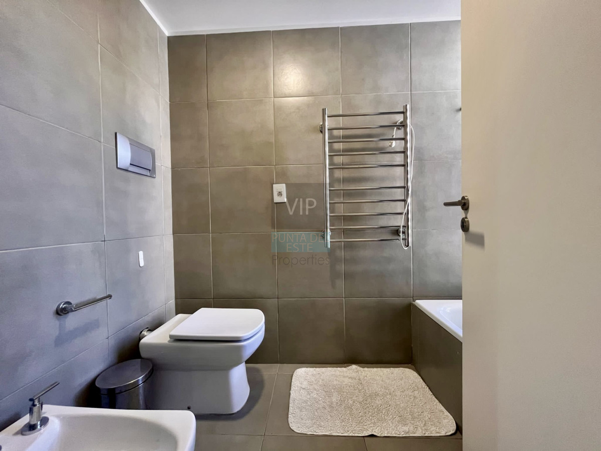 Apartamento ID.2640 - Exclusivo departamento en venta frente a playa mansa- Punta del Este