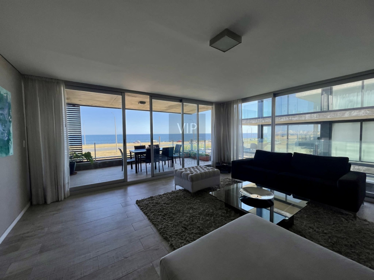 Apartamento ID.2640 - Exclusivo departamento en venta frente a playa mansa- Punta del Este