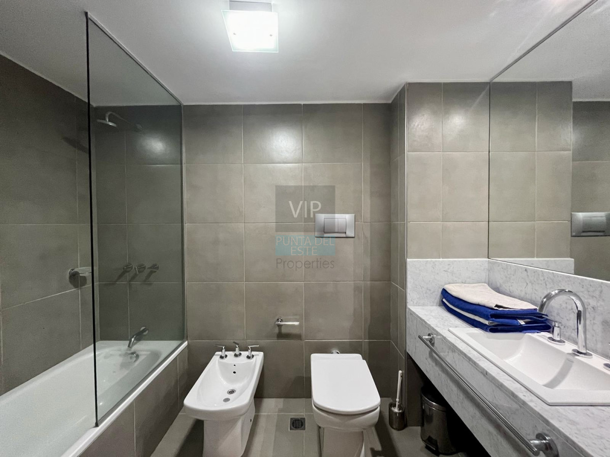Apartamento ID.2640 - Exclusivo departamento en venta frente a playa mansa- Punta del Este